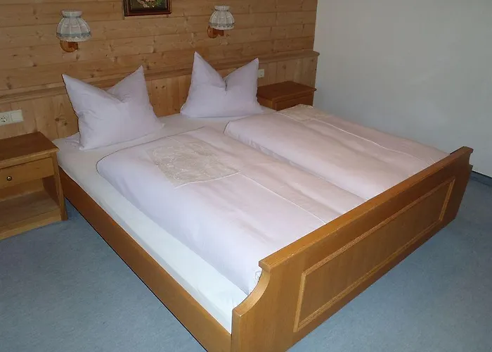 هاوس دانييلا * جيرلوس