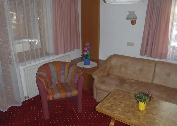 هاوس دانييلا * جيرلوس